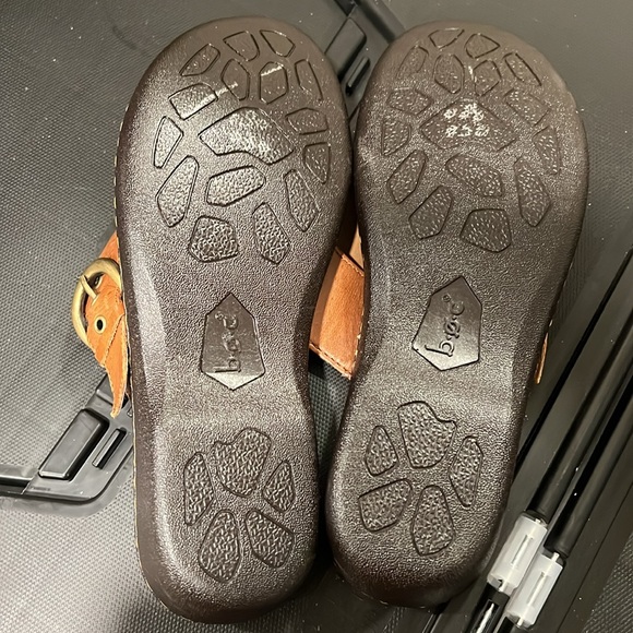 B.O.C Sandals Brown Size 8 M/W Leather T-strap - Picture 5 of 7